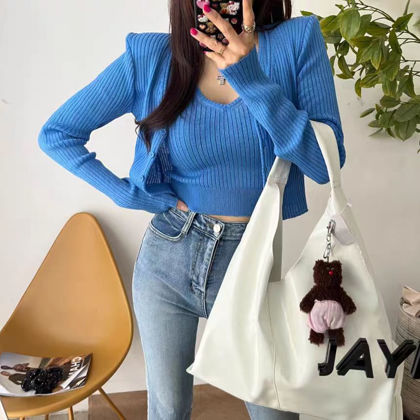 South Korea's Dongdaemun 24 spring slim solid color single-breasted long-sleeved sweater cardigan + camisole for women