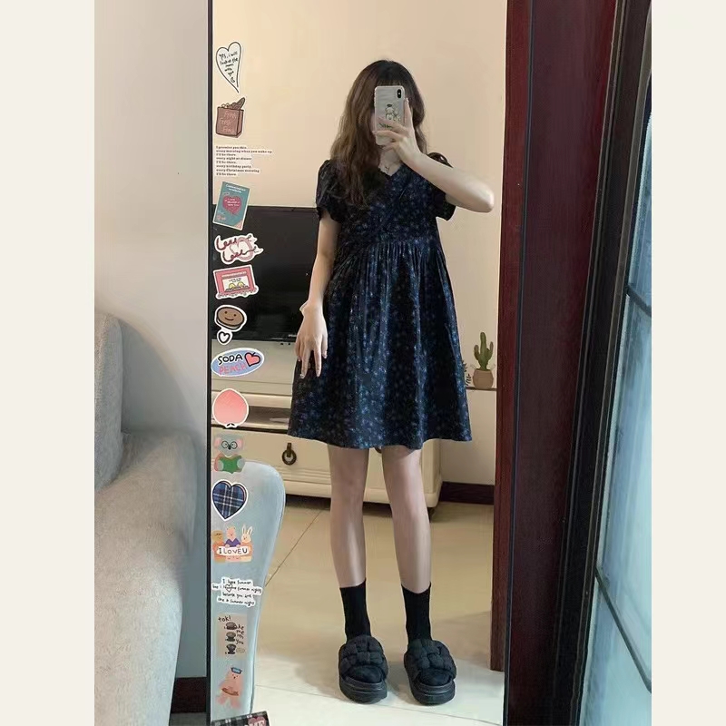 黑色小個子連衣裙子2024新款女夏季碎花茶歇法式桔梗修身森系度假