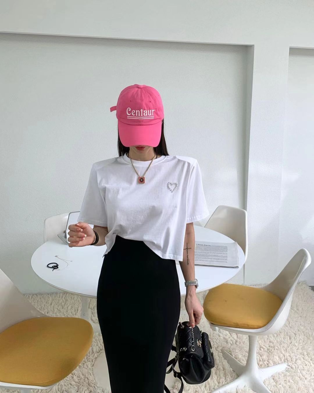 South Korea's 2024 spring and summer new round neck loose pearl love shoulder pad white short-sleeved T-shirt top for women