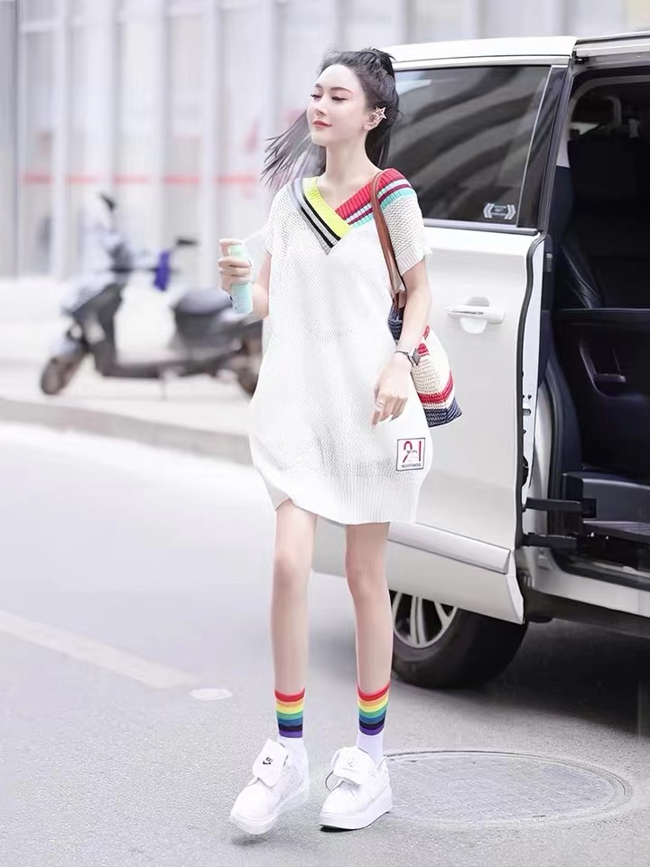 歐貨新款撞色拼接鏤空洋氣上衣薄款夏設計感顯瘦針織衫v領通肩袖