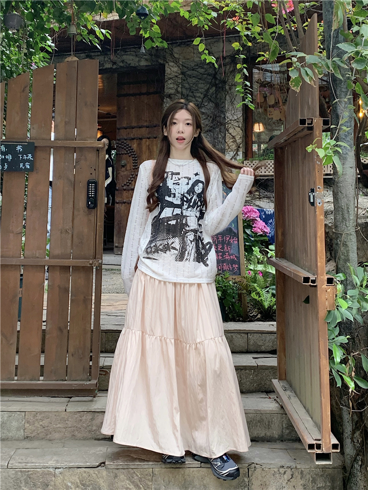 Actual shot ~ White round neck casual and versatile printed loose and slim long-sleeved sweater + pink skirt