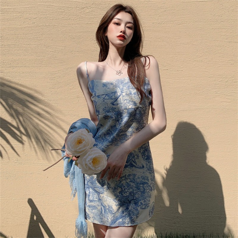 2024甜美碎花法式吊帶連衣裙仙女裙初戀復古溫柔裙子2024