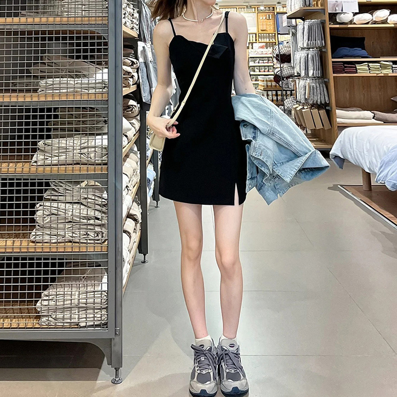 性感黑色吊帶連衣裙子女夏裝2024新款內搭修身氣質包臀a字短裙