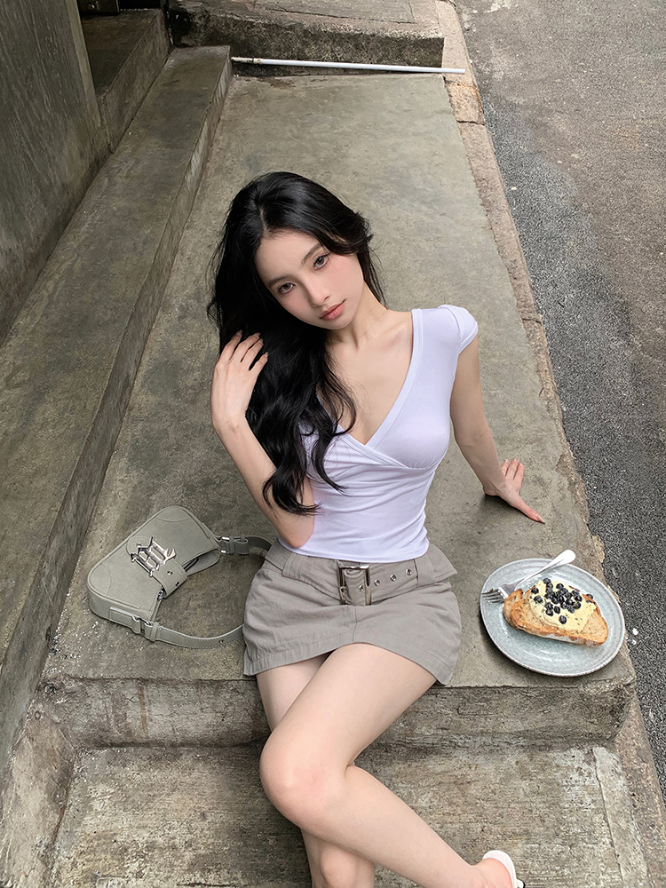 實拍 iamgia彈力v領白色性感修身短袖T恤女內搭+灰色半裙