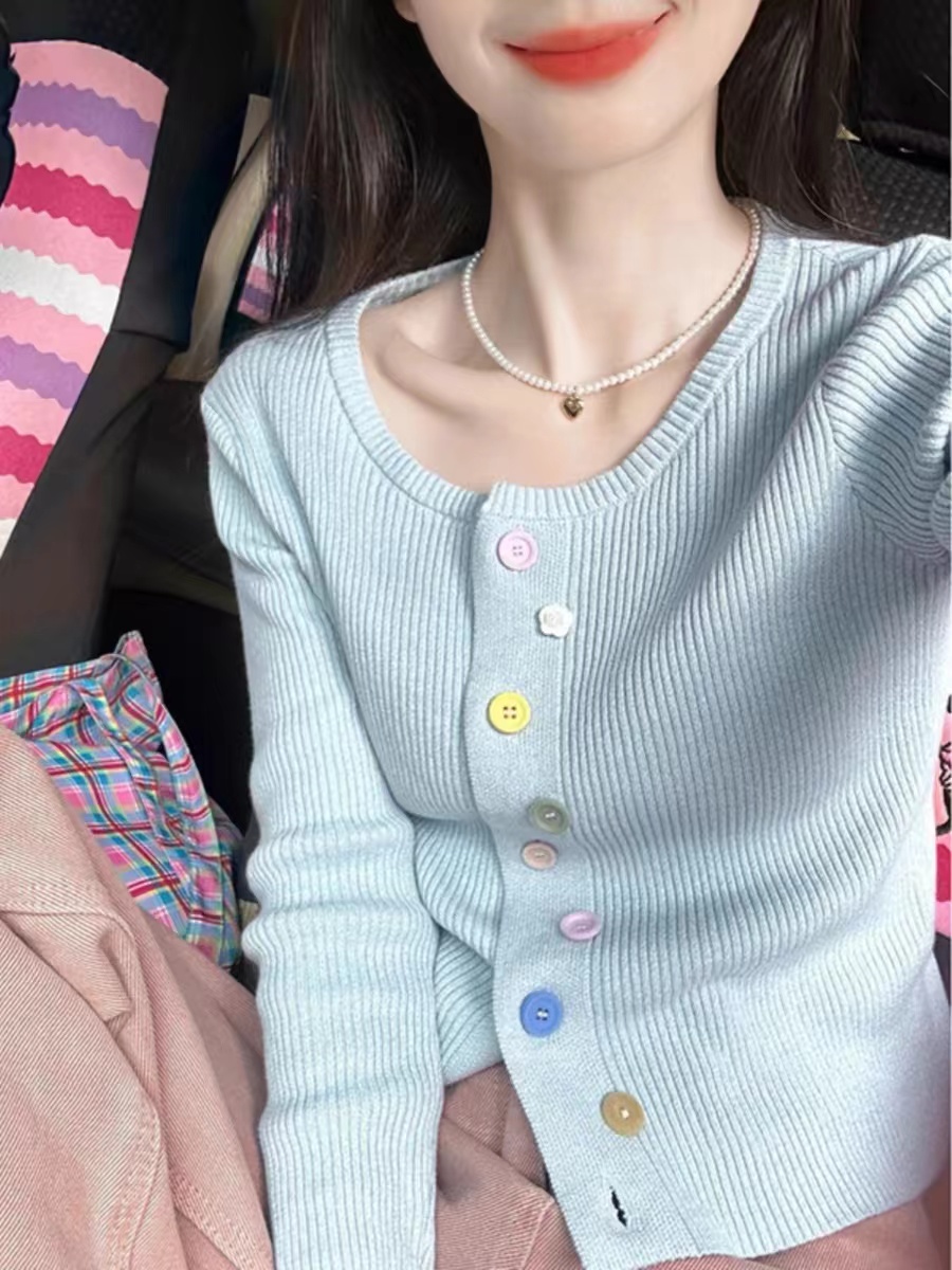 設計感彩色紐扣針織開衫女春裝新款慵懶風小個子短款學生毛衣外套
