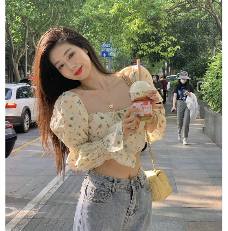 French chic niche sweet floral square collar clavicle shirt for women with atmospheric design hot girl thin short style for summer