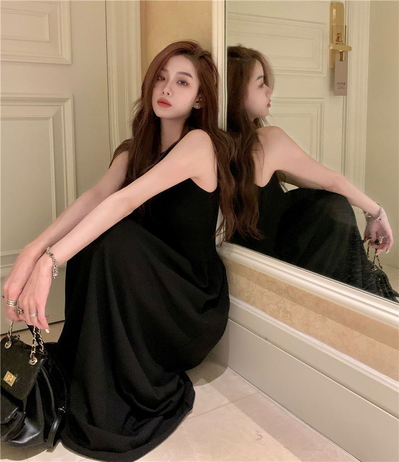 純欲粉色無袖針織連衣裙女春季2024新款小眾收腰顯瘦優雅氣質長裙