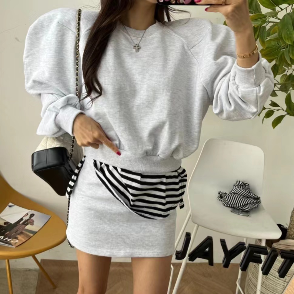 Dongdaemun, South Korea 24 spring round neck pullover puff sleeve sweatshirt + hip-covering skirt pants fashion suit