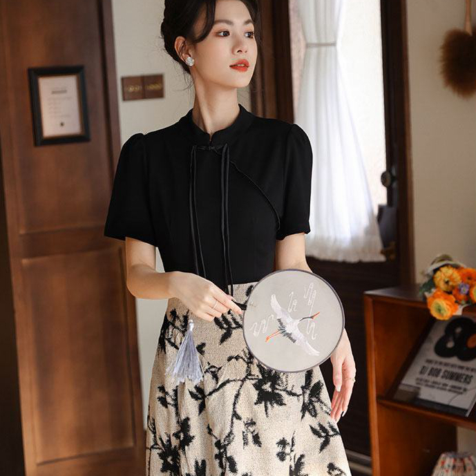2024夏季新款法式赫本風碎花連衣裙女高端氣質收腰顯瘦小個子長裙