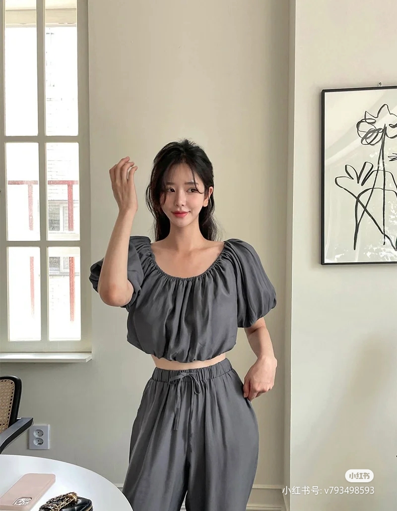 South Korea's Dongdaemun new style one-line collar top elastic waist casual pants suit