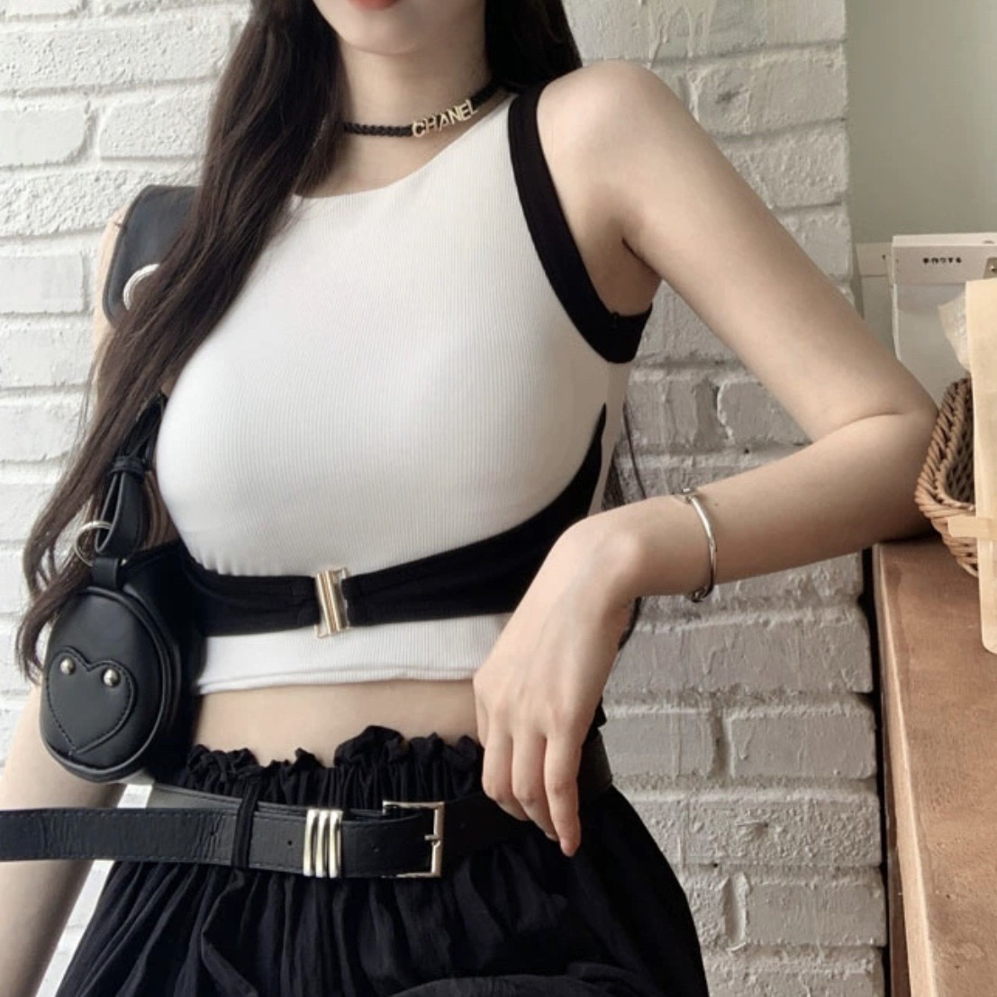2024新款純欲撞色胸前卡扣無袖修身帶胸墊美背收腰顯瘦背心