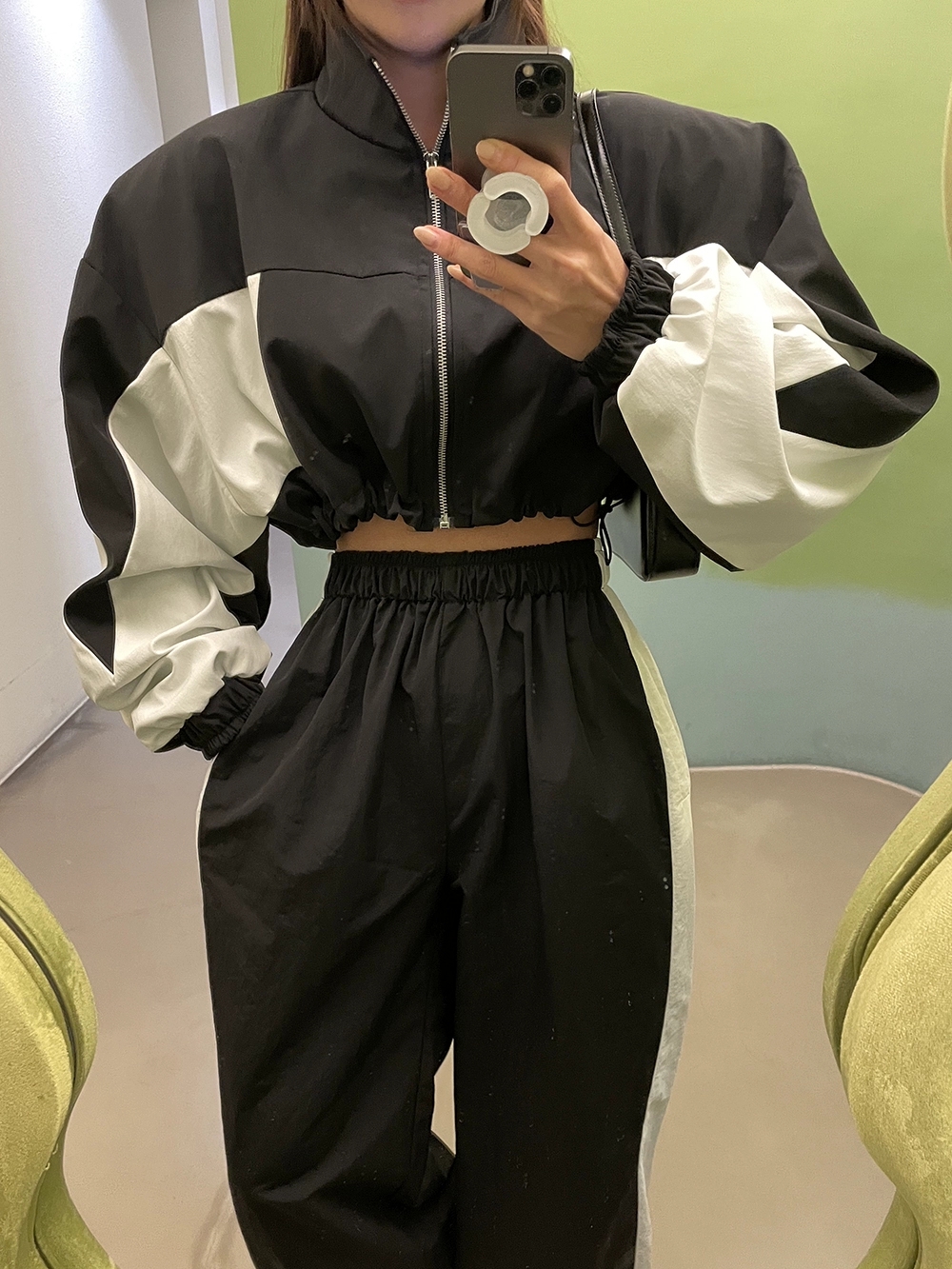 Korea Dongdaemun 24 spring stand-up collar color-blocked zipper short jacket + casual trousers fashion suit for women