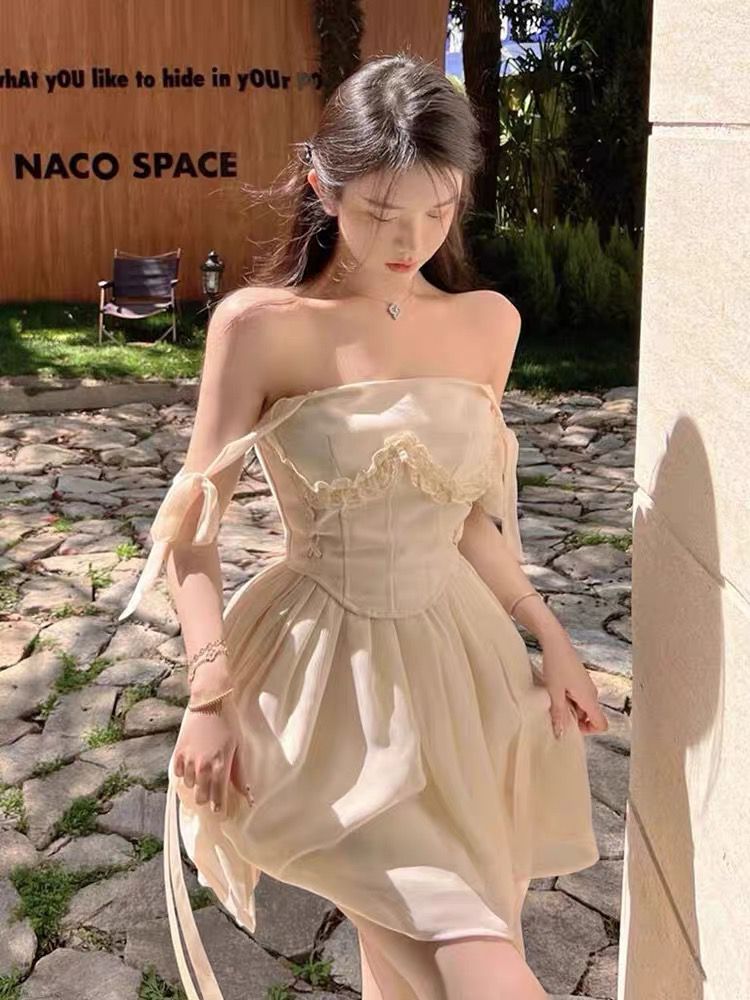 奶甜在逃公主裙夏純欲氣質裙子仙女森系蕾絲拼接高腰法式連衣裙女