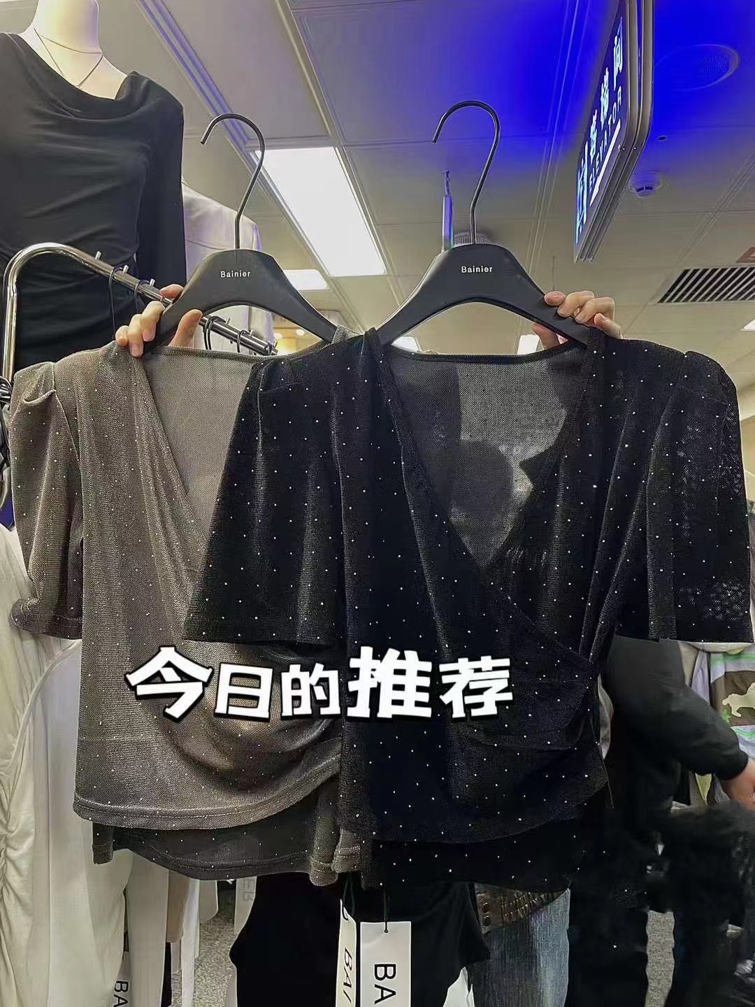 設計感燙磚v領交叉泡泡袖上衣女春新款韓版氣質百搭短袖小衫T恤