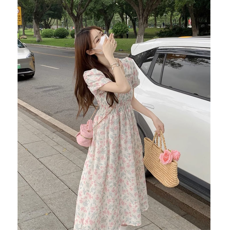 法式甜美方領泡泡袖碎花連衣裙女夏季收腰顯瘦初戀裙