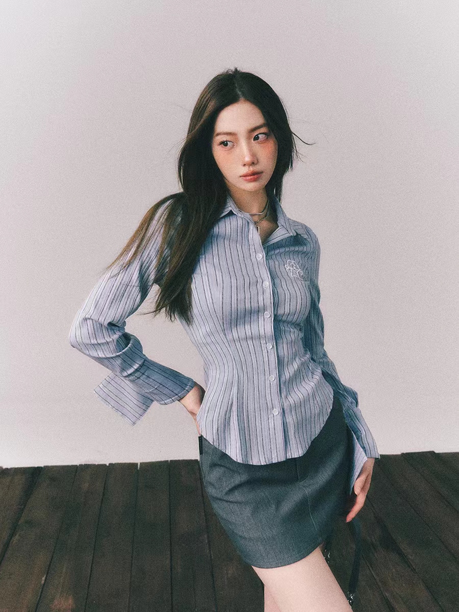 LaluneDuCielLLDC刺繡logo肌理感條紋修身收腰襯衫女打底上衣