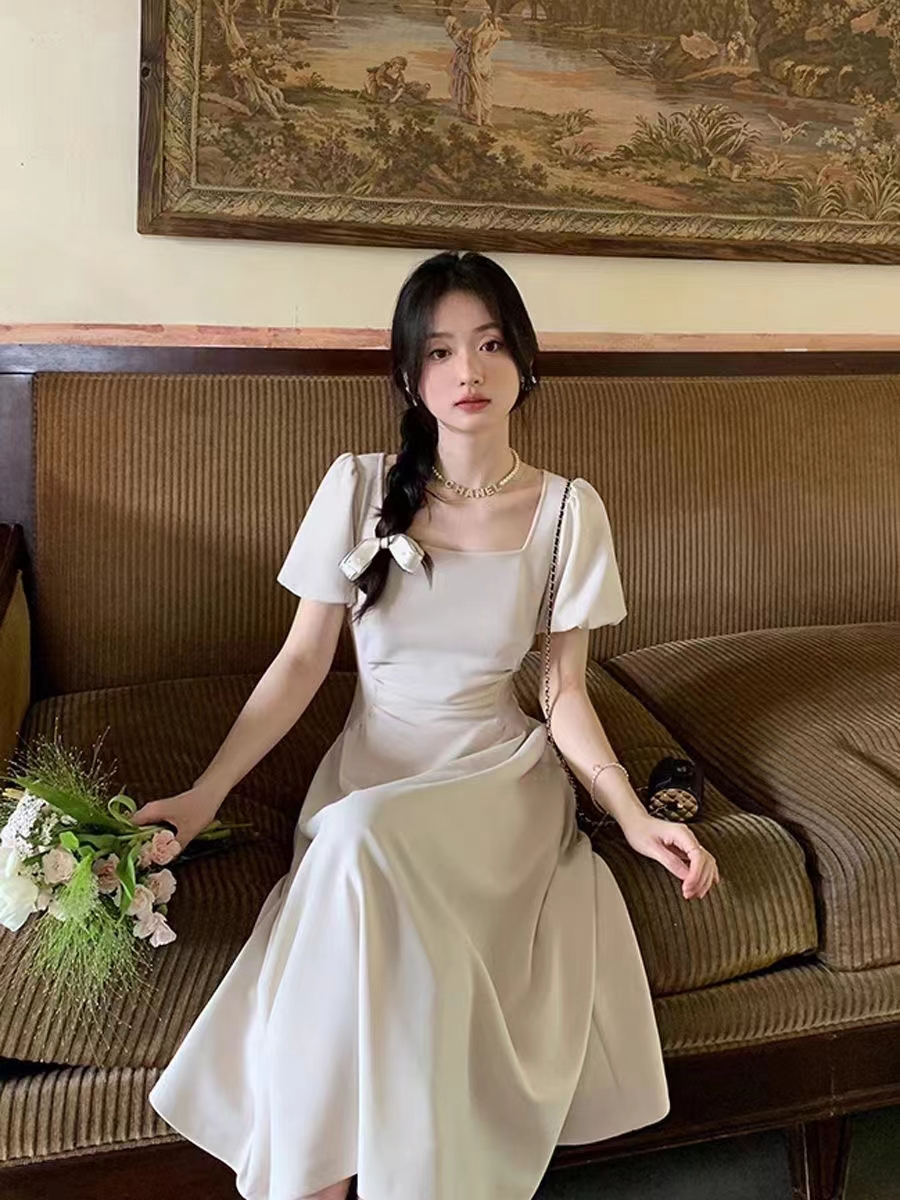 方領收腰顯瘦連衣裙女2024夏季新款女神范甜辣氣質中長裙子