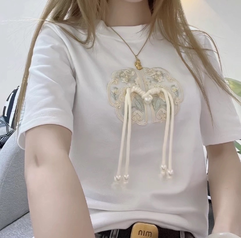 歐貨2024春女新款設計感氣質時尚復古刺繡盤扣寬鬆短袖T恤打底衫