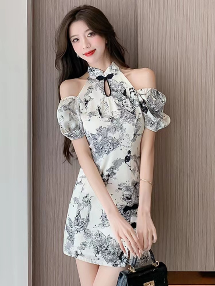 國風新中式性感露肩改良旗袍女夏季高級感水墨印花開叉掛脖連衣裙