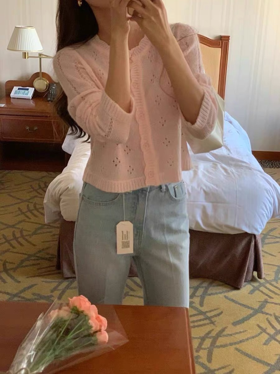 春夏裝新款甜妹溫柔甜美短款小花邊鏤空細節針織短開衫上衣女