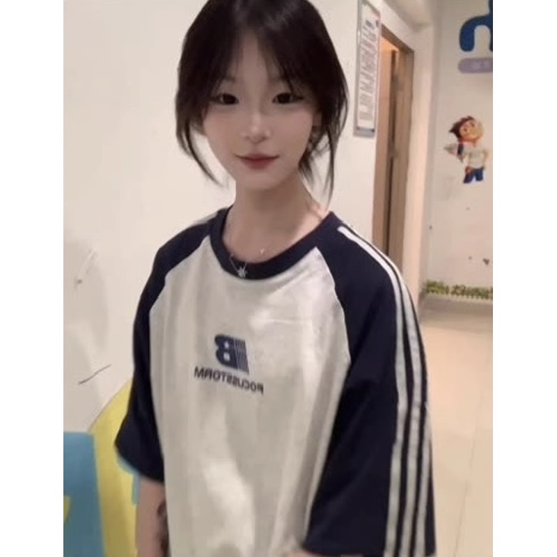 高質量純棉200克21支精梳緊密印花三條槓寬鬆拼色牛角袖短袖恤女