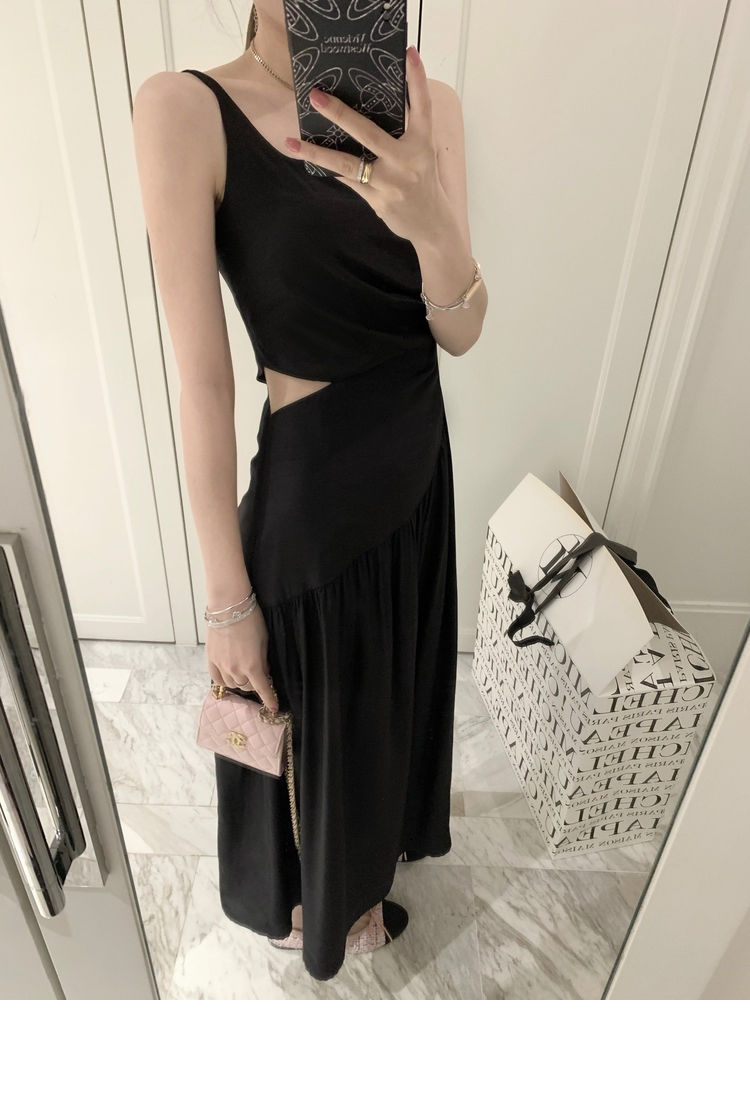 不規則褶皺吊帶連衣裙女2024春夏季新款高級輕奢收腰顯瘦長款裙子