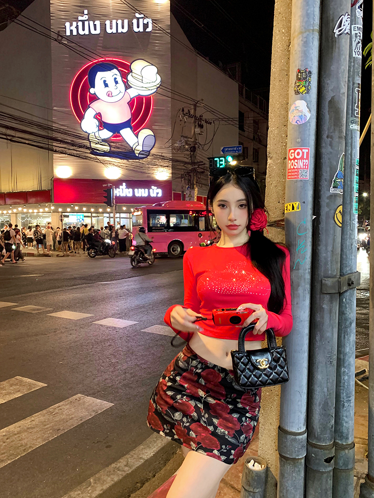 實拍 定製星球燙鑽T恤 設計感露背顯瘦辣妹長袖上衣女