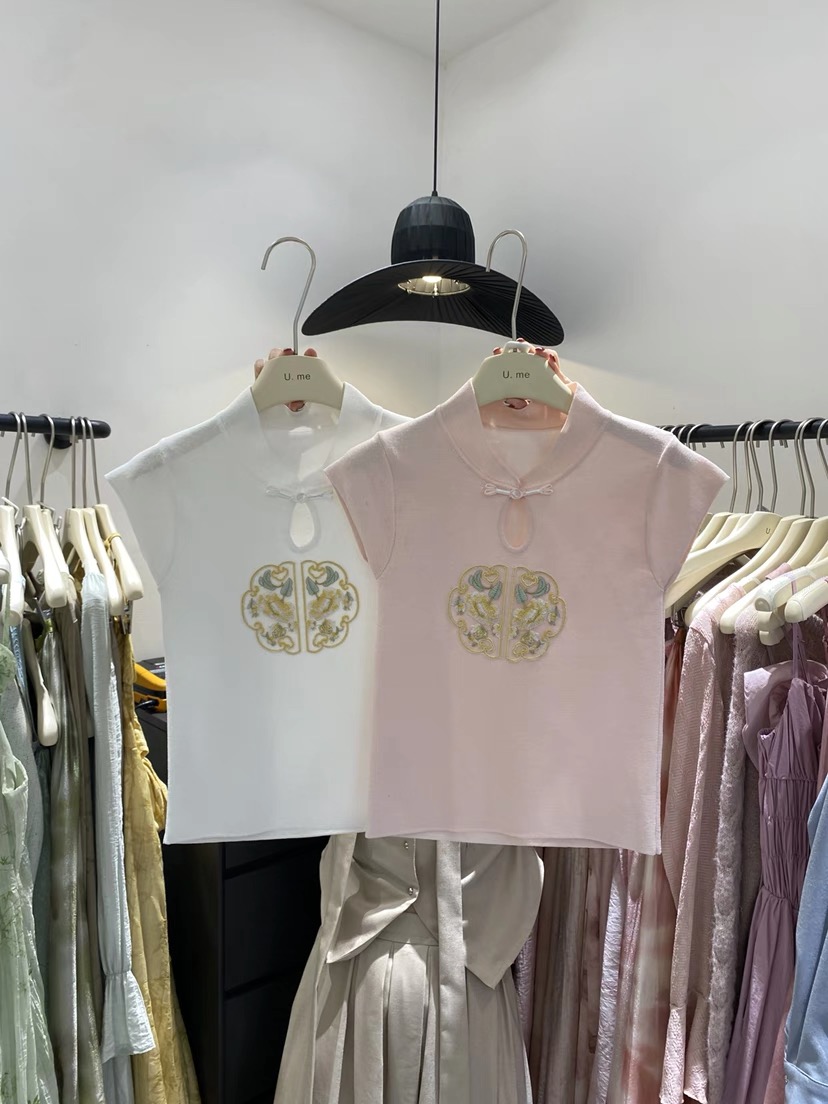 新中式刺繡立領短袖上衣女2024夏季新款小眾國風修身短款別致小衫