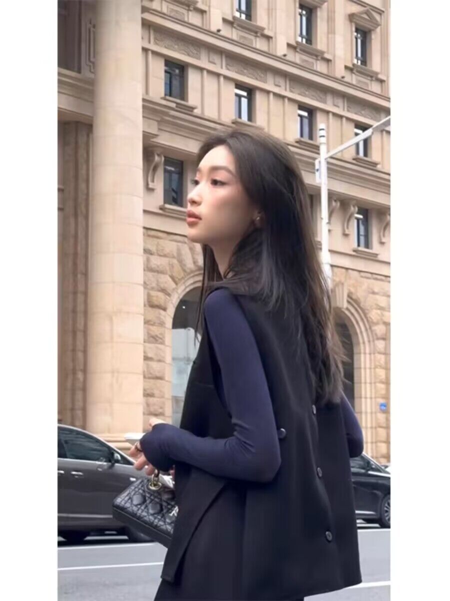 2024 new early spring clothing with a complete set of fashionable small fragrant vest suits. This year's popular beautiful suit skirts