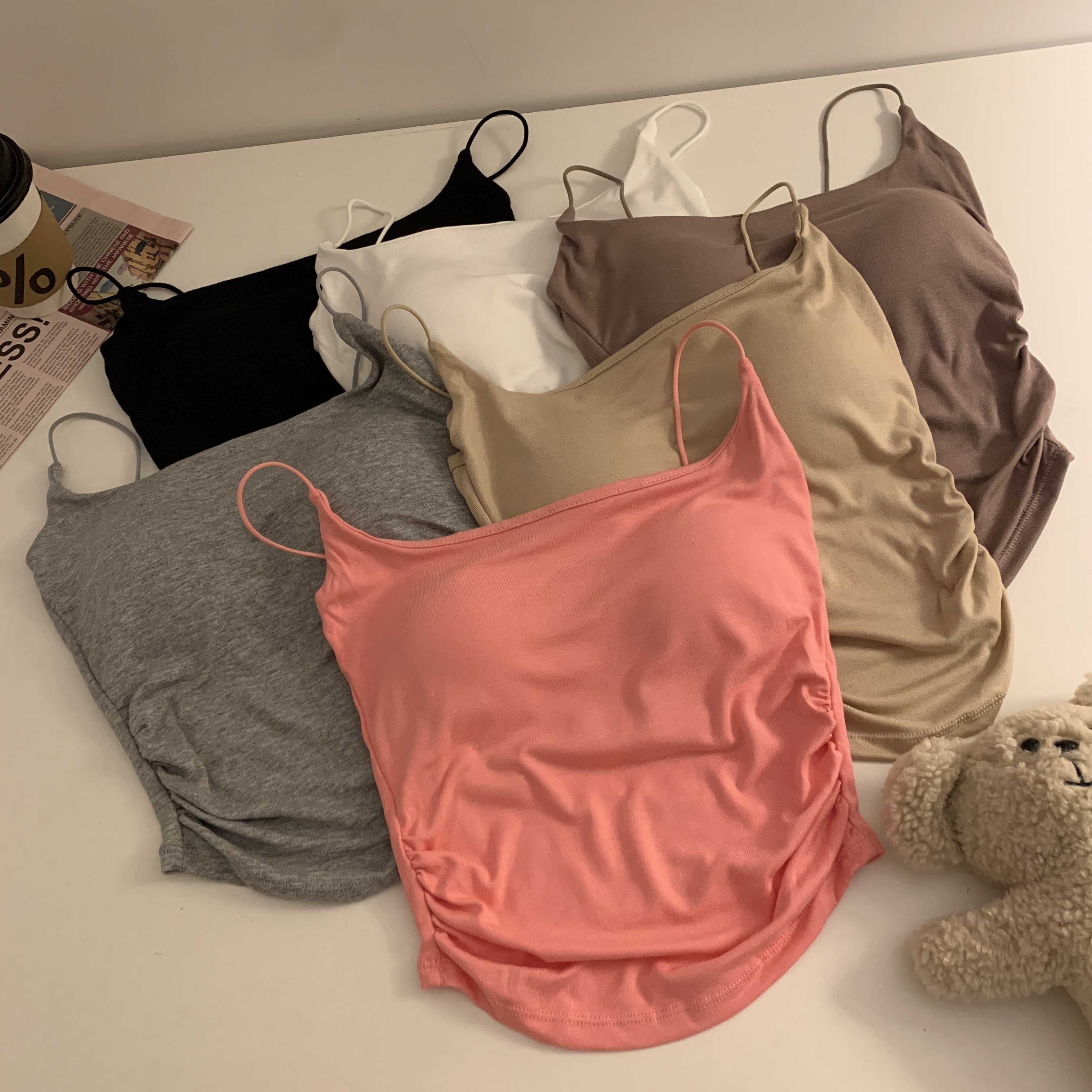 Actual shot of Korean style solid color versatile small camisole with breast pads, slim and slim inner top with beautiful back