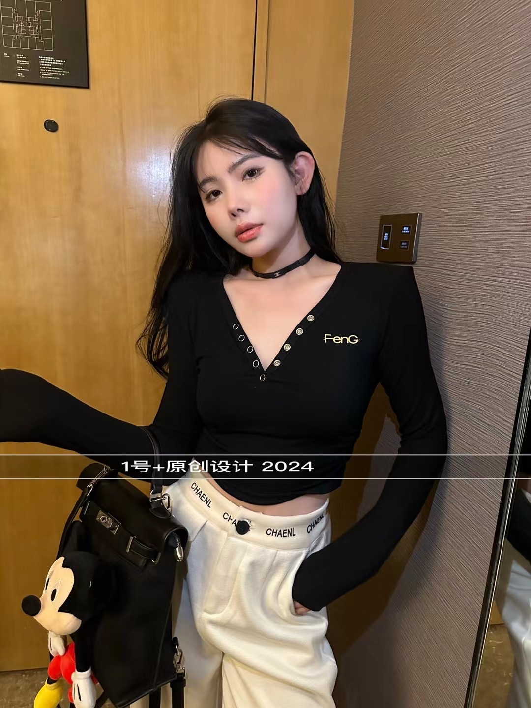 春季獨特别致辣妹修身顯瘦短款v領正肩上衣設計感打底衫女長袖t恤