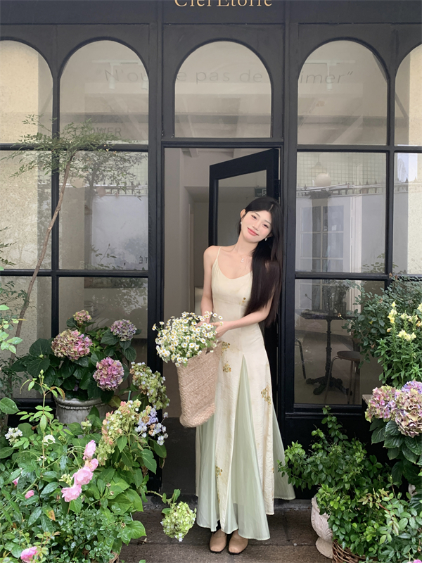 實拍新中式溫柔吊帶連衣裙氣質魚尾綠色長裙女