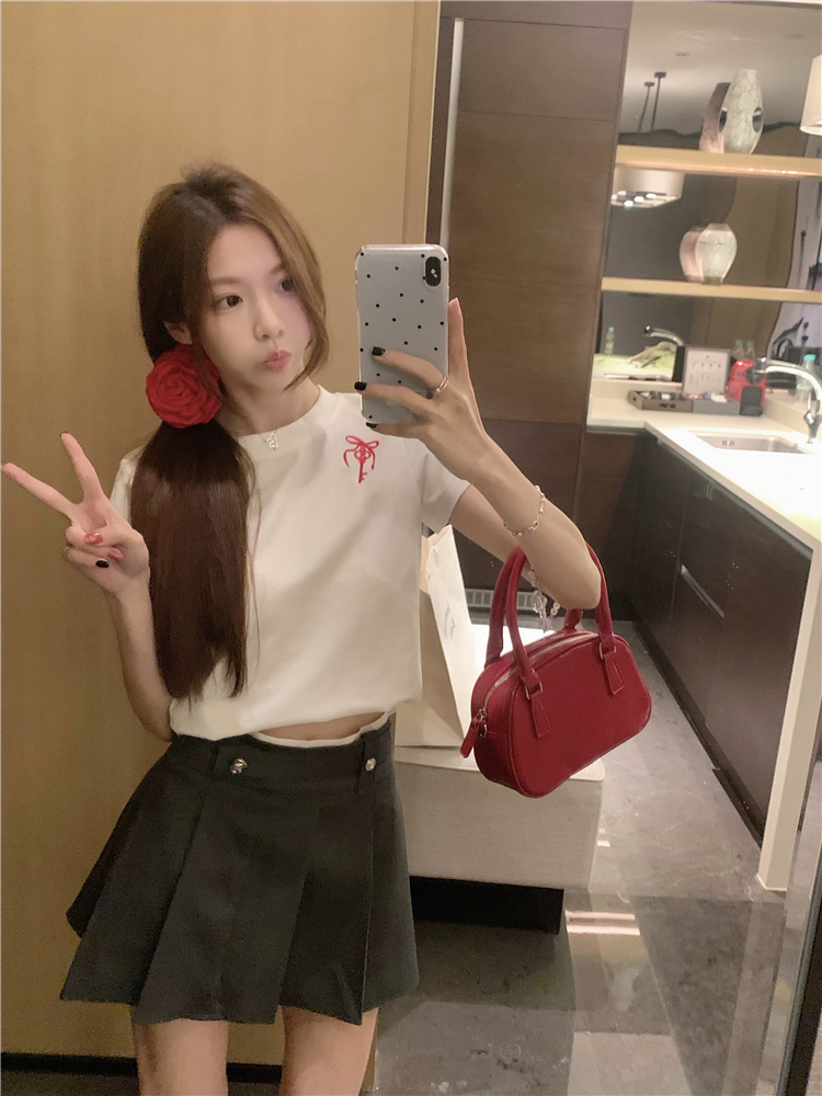 Actual shot ~ Contrast color bow embroidered short-sleeved T-shirt + double waist buckle pleated skirt suit