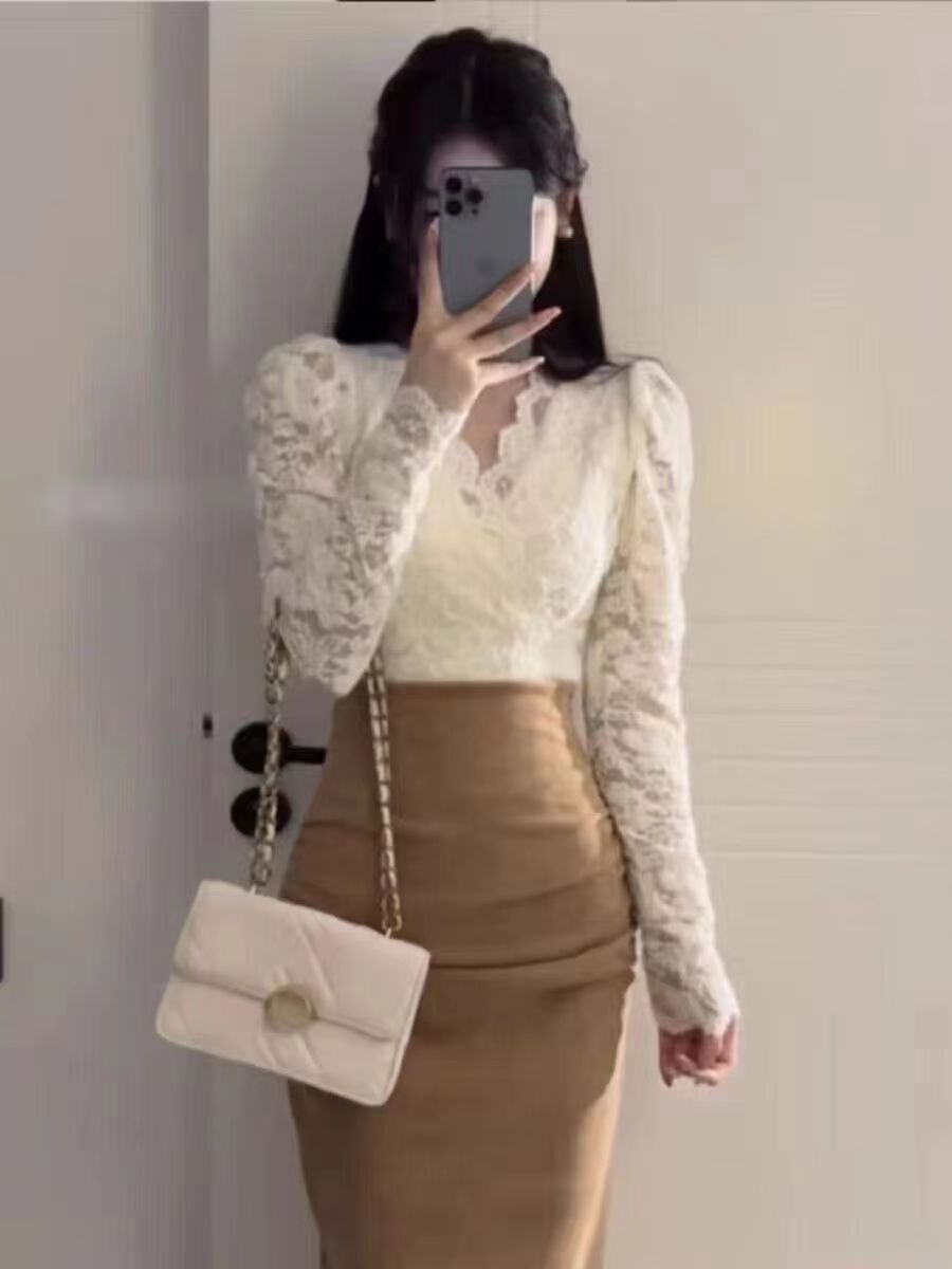 2024新款法式氣質加絨蕾絲V領交叉修身顯瘦輕奢打底上衣女