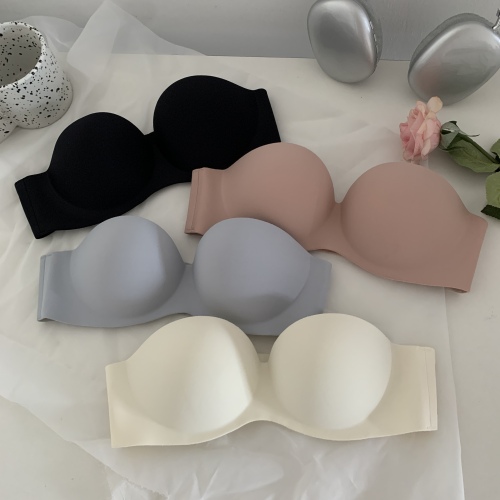 Real shot of strapless beautiful back bra, seamless small breast push-up, non-slip invisible bra