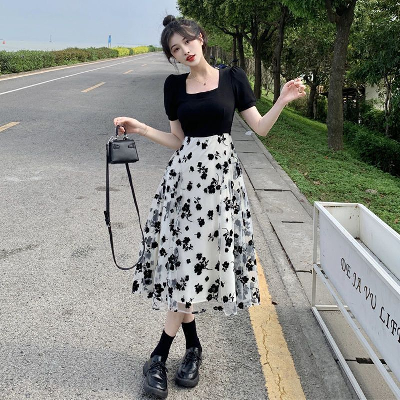 假兩件碎花連衣裙女夏季2024新款收腰顯瘦初戀氣質修身方領A字裙
