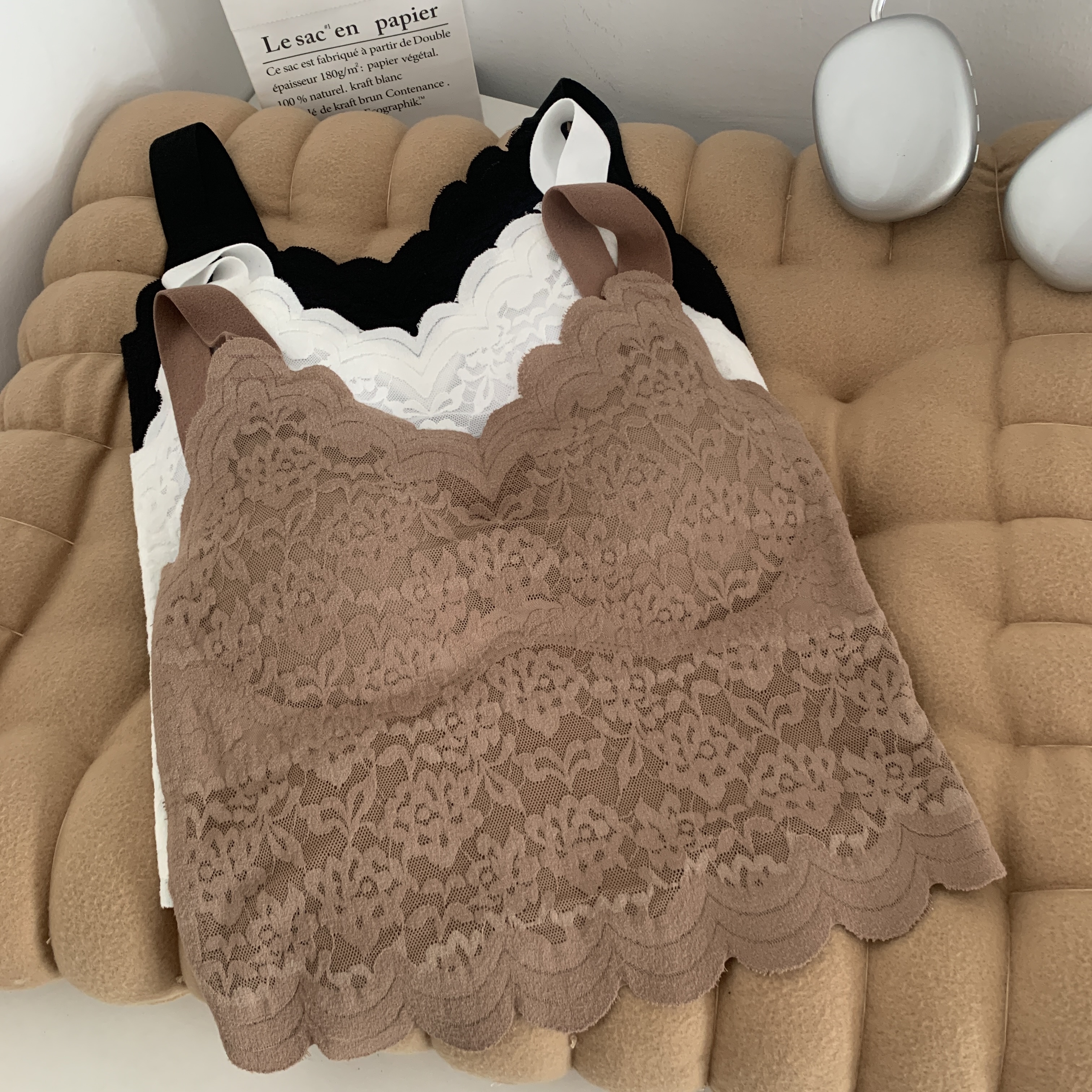 Real shot of sexy lace camisole with bra-free bottoming and padded inner top for a beautiful back