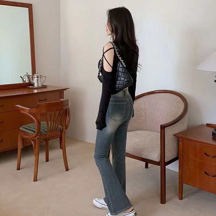 黑色短版t恤女長袖露肩設計感小眾2024秋新款高腰露肚臍緊身