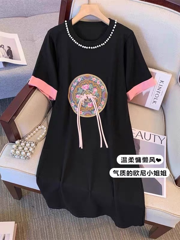 圓領釘珠撞色刺繡連衣裙女夏季大版寬鬆遮肉氣質顯瘦長裙