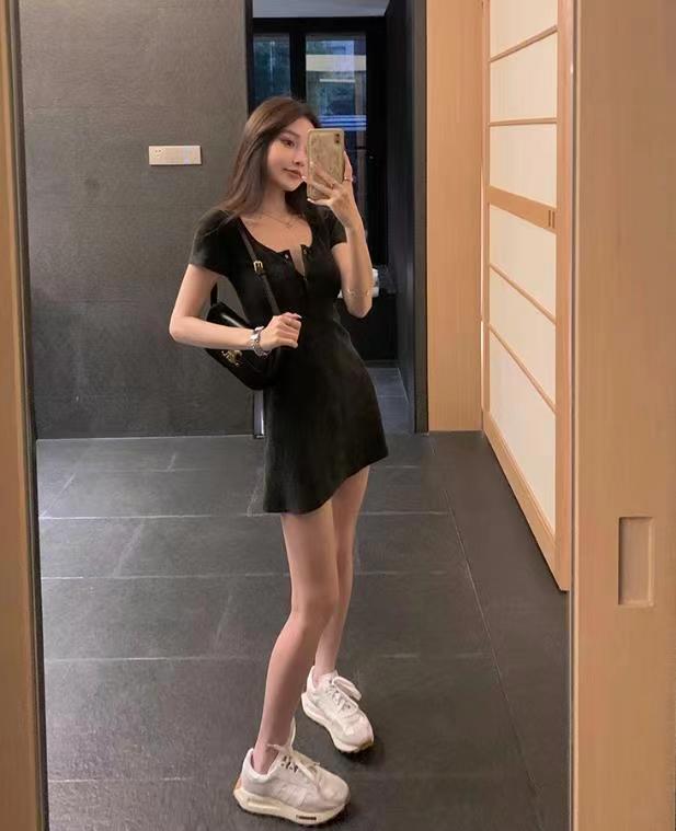 大心kissis辣妹黑色針織連衣裙女夏氣質短袖復古修身顯瘦a字短裙