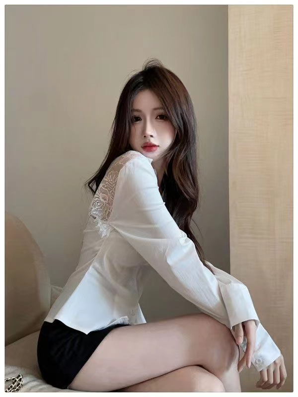 後背鏤空收腰白色襯衫女早春辣妹性感露背蕾絲拼接外穿上衣