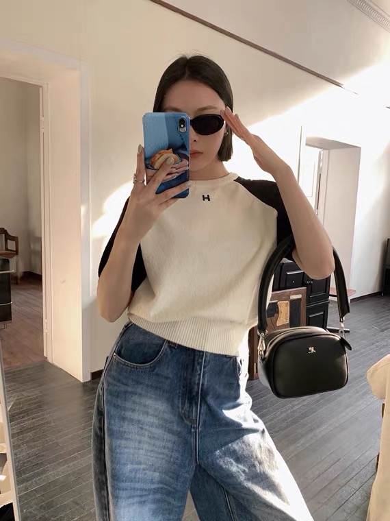 2024 spring new tutu Korean style loose round neck small fragrance black and white color matching short sleeve short knitted top for women
