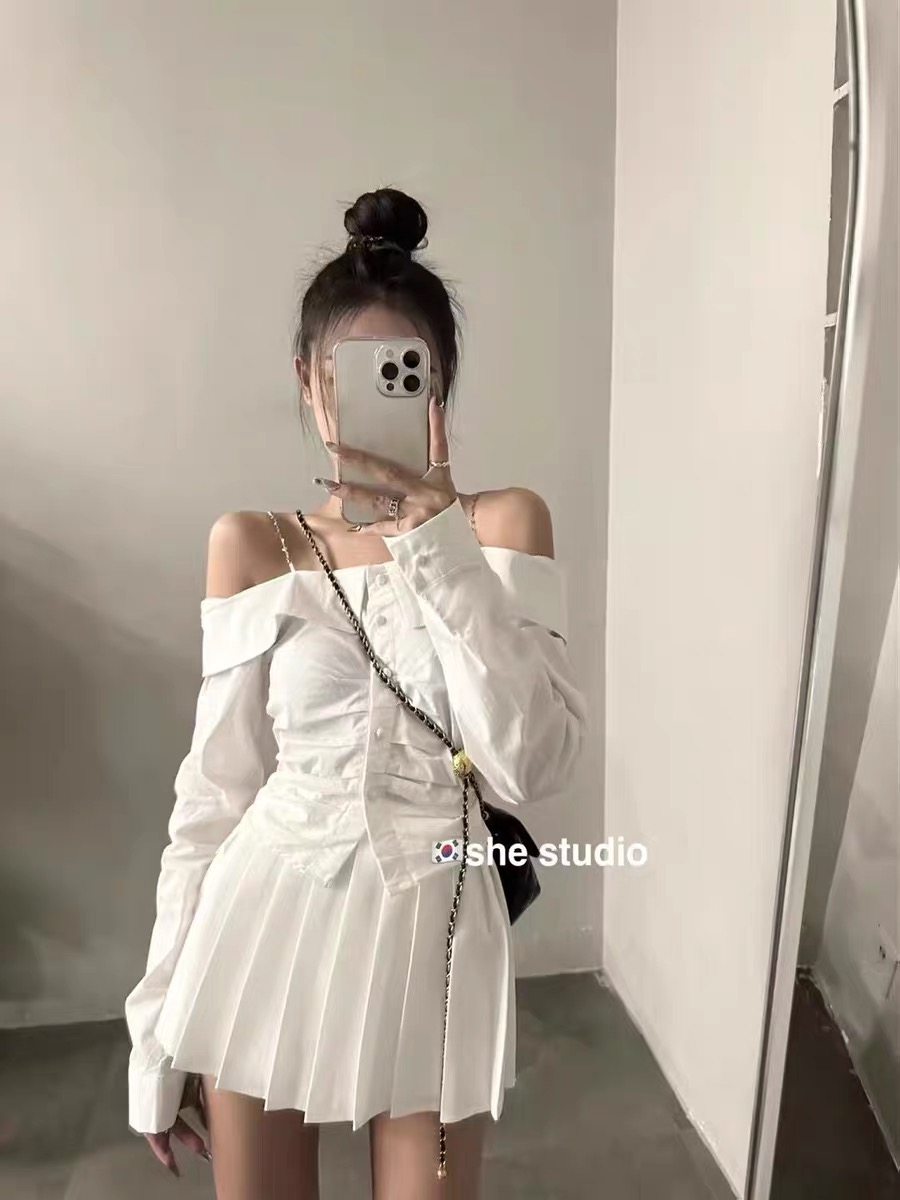 春季法式褶皺露肩收腰修身條紋紐扣鏈條荷葉邊抹胸襯衫女襯衣上衣