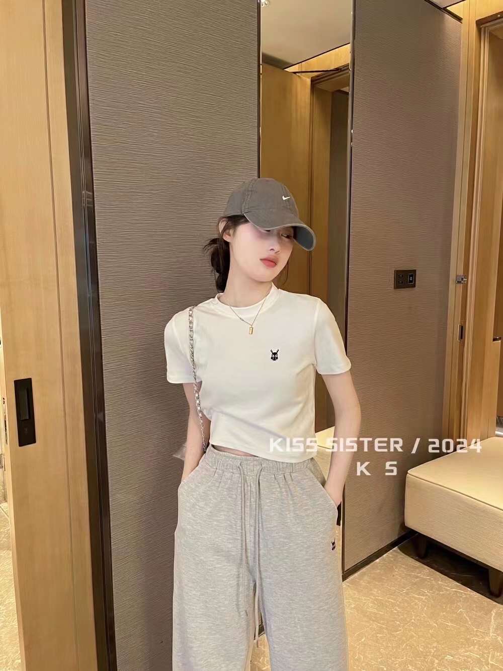 KISS SISTER韓國春季新款簡約百搭圓領卡通刺繡短袖T恤女潮