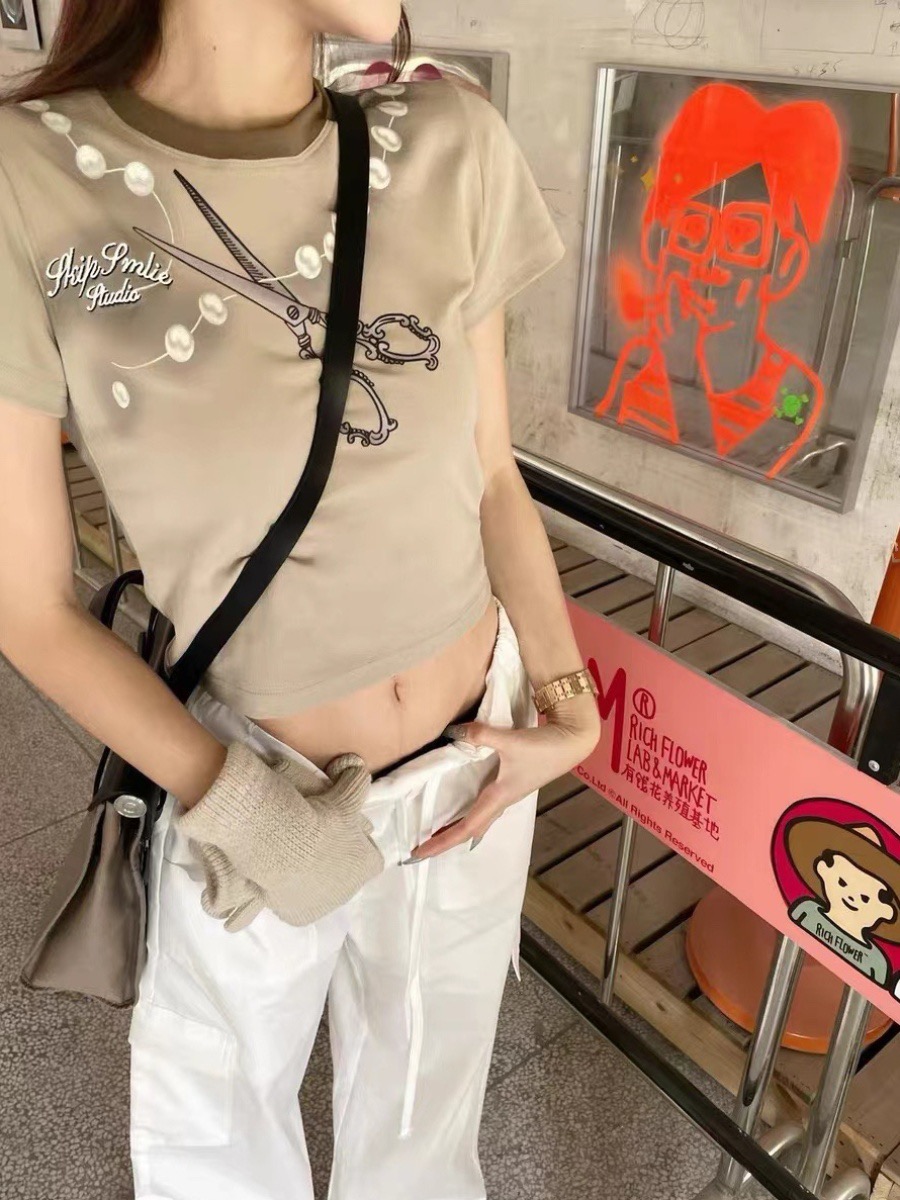 歐洲站2024年春夏新款復古辣妹風珍珠剪刀印花修身撞色短款T恤女