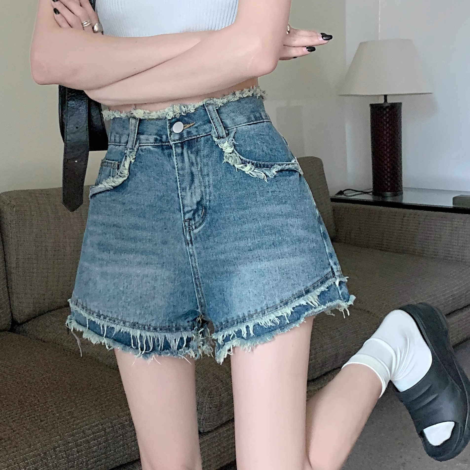 辣妹復古毛邊牛仔短褲女夏季新款高腰直筒炸街包臀闊腿a字熱褲子