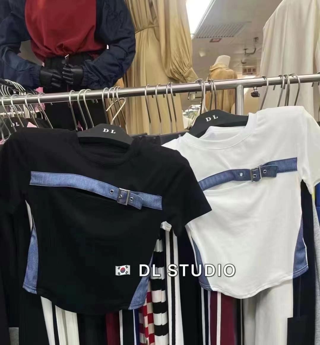 DL早春新款胸口鏤空設計感套頭T恤韓系辣妹拼色短袖減齡修身上衣