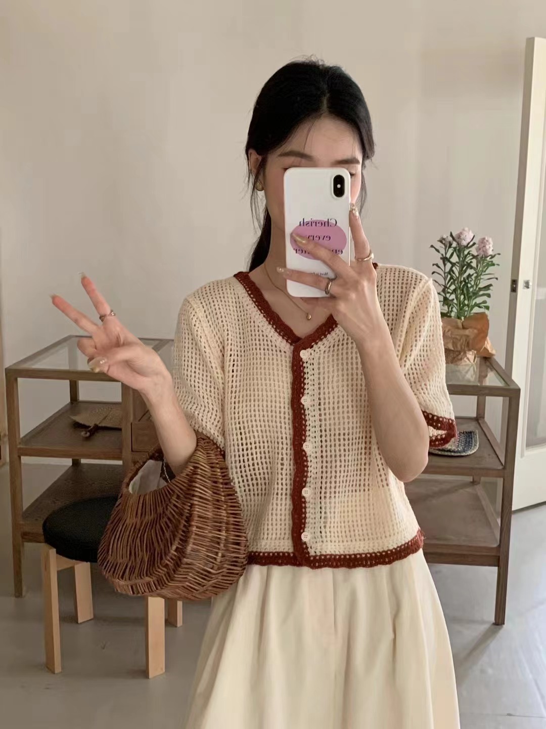 小清新V領短袖襯衫女夏2024新款設計感小眾法式復古鏤空短款上衣