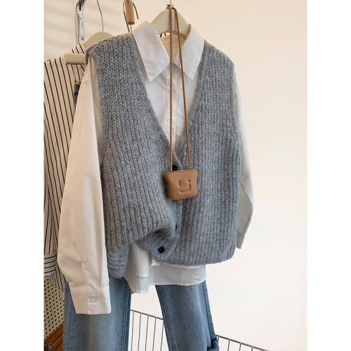 Gray v-neck knitted vest women's winter 2024 new autumn and winter outer layering vest sweater cardigan