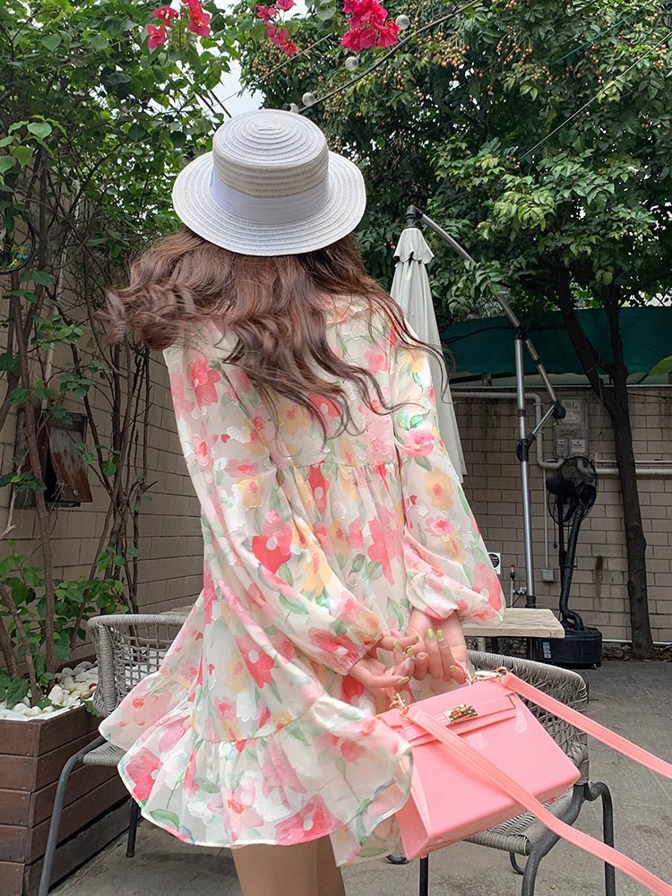 春季2024新款甜美設計感小眾減齡百搭碎花寬鬆娃娃領長袖連衣裙女